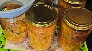 Рассольник со свежими огурцами и перловкой на зиму / Заготовка рассольника с перловкой в банках