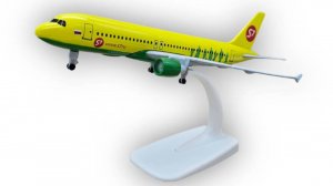 Модель самолета Airbus A320 S7 Airlines - 18 см (с шасси)