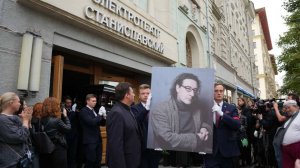 Режиссера Бориса Юхананова похоронили на Троекуровском кладбище