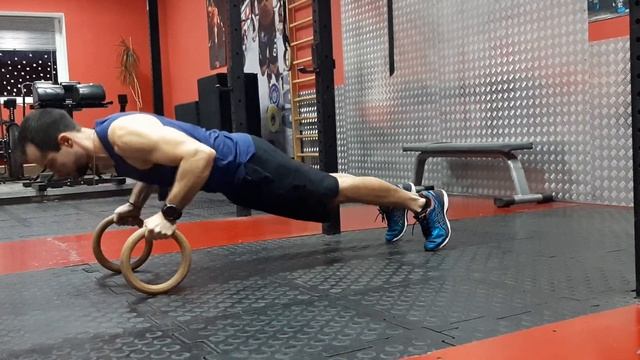 Отжимания на кольцах 2