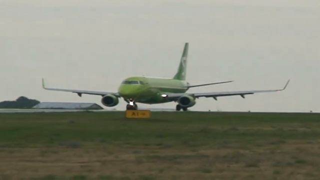 Посадка Embraer ERJ-170SU в Саратове