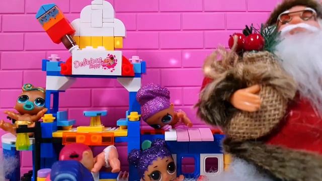 ЛОЛИК  на Дед МОРОЗЕ пришлось вызывать спасателей для Кукол лолМУЛЬТИКИ iKira.