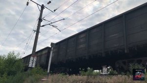 Электровоз 2ЭС5К-375 с товарным поездом