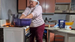 Ах, колбаса немного не получилась/ закрутила шампиньоны/ ещё абрикосовое варенье