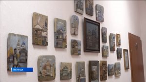 Выставка резных картин мастера художественных промыслов Евгения Курочкина проходит в Вологде