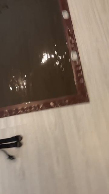 Гибкое стекло с люверсами