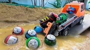 Самосвал Перевозит поезда Thomas and Friends игрушечными рельсовыми роликами для детей