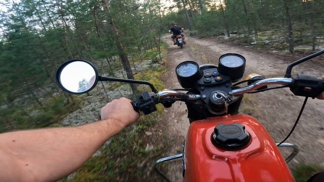 ЯВА 638 и ИЖ Планета 5, катаемся по лесу смотреть онлайн