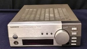 Усилитель Kenwood R-SA7 с функцией FM-тюнера.