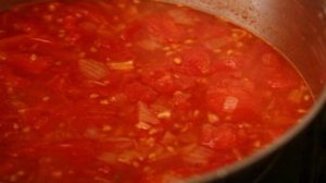 Итальянский томатный суп с хлебом