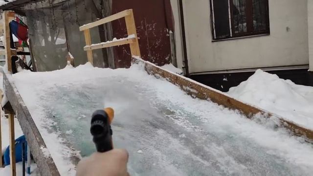 Зима. Горка на даче. Радость.