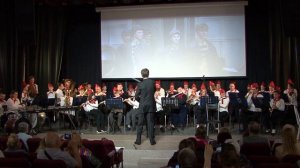 "Неуловимые мстители" в исполнении детского духового оркестра "Огни Магнитки"