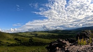 Короткая видеозарисовка: облака, закат, туман