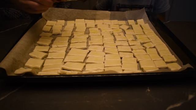 Хрустяшки из слоеного теста