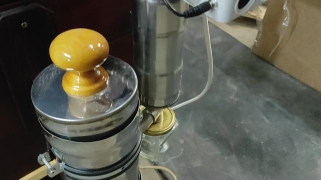 Добротная коптильная для дома и дачи.