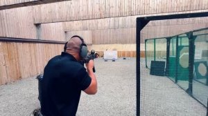 Отработка упражнений по практической стрельбе из карабина Сайга в калибре 9х19 мм🏹