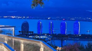 Китай! Парк  "Олень повернул голову". Вид на Остров Феникса!