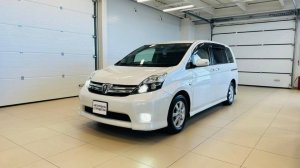 Toyota Isis, 2013 год