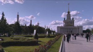 Молодёжная мода Москвы — стиль, свобода и энергия улиц в реальной прогулке по столице в выходной