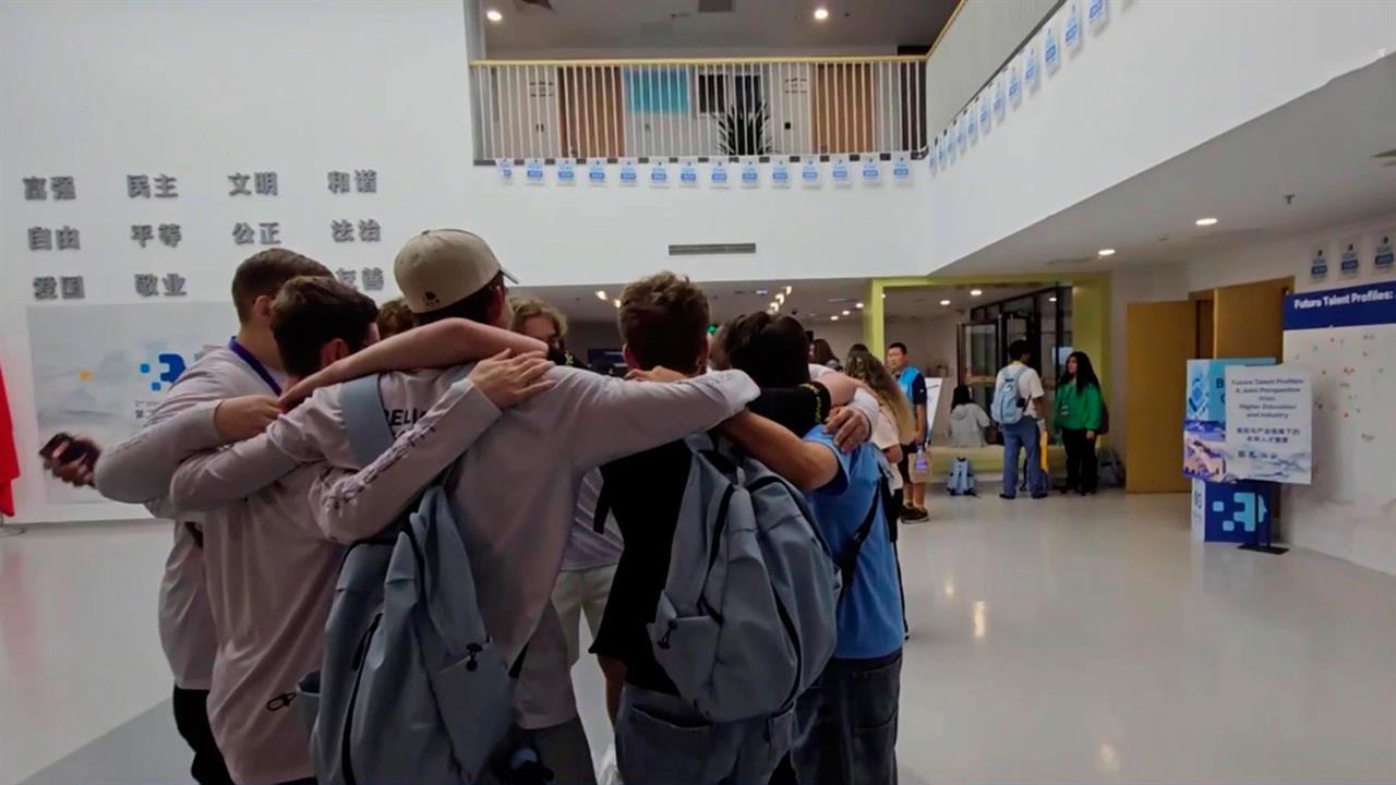 Школьники из России показали лучший результат на олимпиаде по ИИ в Китае