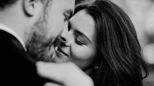 Как мужчина сейчас на вас смотрит и что думает о своих наблюдениях???