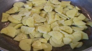 Жареная картошка с морковкой