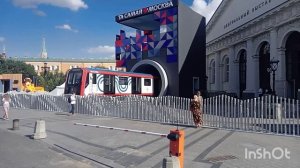 вид на Москва-реку с Пушкинского моста и поездка вдоль стен Московского Кремля