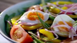 Баранина со стручковой фасолью и яйцами