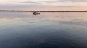 Смотрим как играет воблер. Вышли с базы "Форпост Онега" в Онежское озеро #база_отдыха_Форпост_Онега