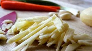 Жареная картошка с луком и морковкой