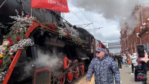 Паровоз Л-4302 с Поездом Победы на станции Казань-пасс