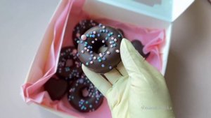 «Зефирные пончики» в шоколаде. Делаем Пончики из зефира вместе.