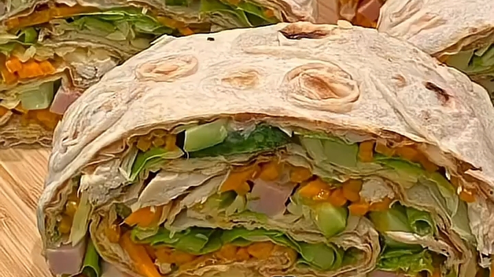 Быстрый и сочный летний ПП-Рулет...🌯☘️😋 Рецепт в описании ✍️