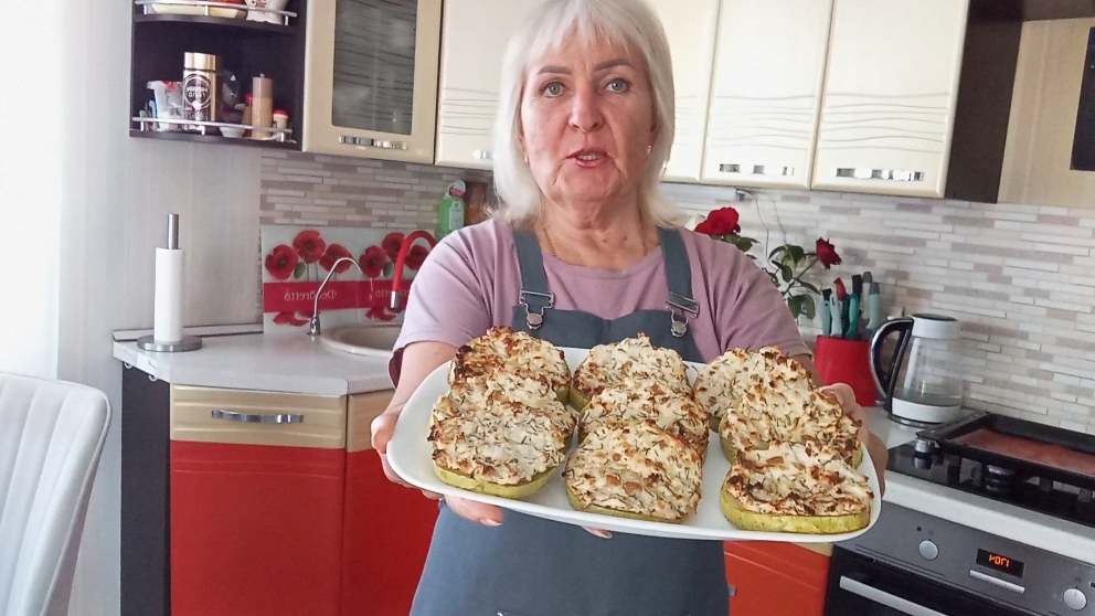 Кабачки с творогом и грецкими орехами, запечённые в духовке смотреть онлайн