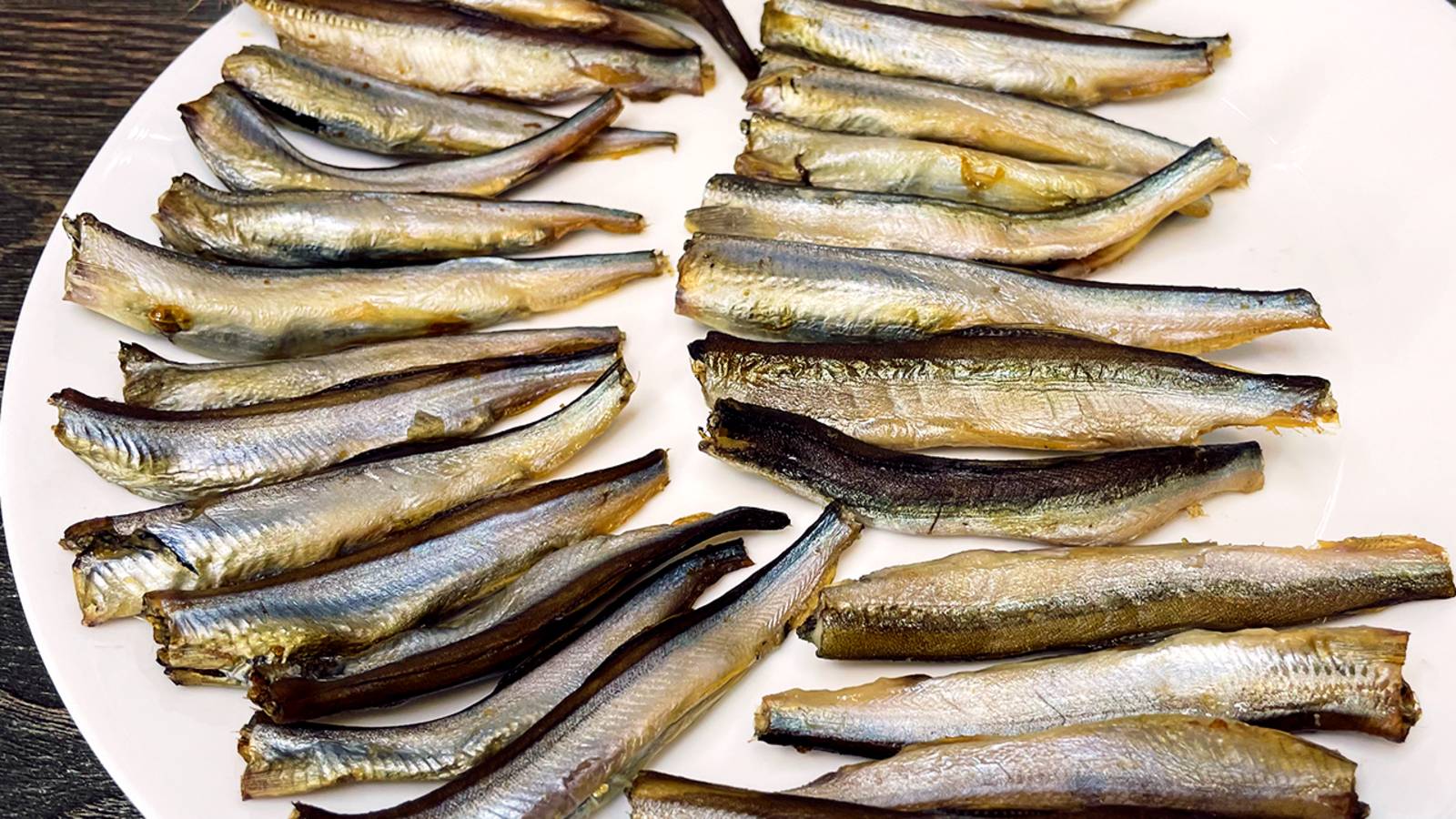 🔥🐟 Коптим мойву в квартире! Шпроты — начало! смотреть онлайн