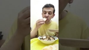 Обжор мукбанг, жареные кабачки цукини с чесноком и майонезом