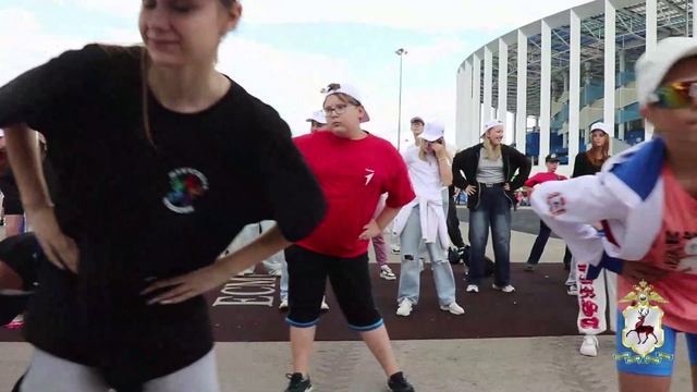Нижегородские полицейские провели «Зарядку со стражем порядка» для гостей спортивного фестиваля смотреть онлайн