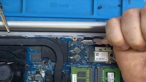 2/20. Тормозит ноутбук dell.  Неоригинальная зарядка. Тупит, не заряжается.