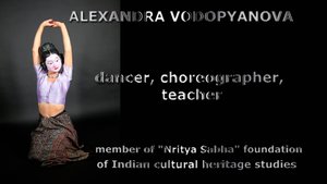 Чхау (Классический стиль танца из Восточной Индии, основанный на боевых искусствах).