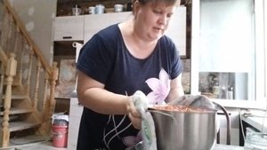 ПРОСТАЯ ЖИЗНЬ 45 //ЗАГОТОВИЛА ЗЕЛЕНЬ НА ЗИМУ //ЗАСОЛОЧНЫЙ ДЕНЬ //ЖИЗНЬ В НЕБОЛЬШОМ ГОРОДКЕ