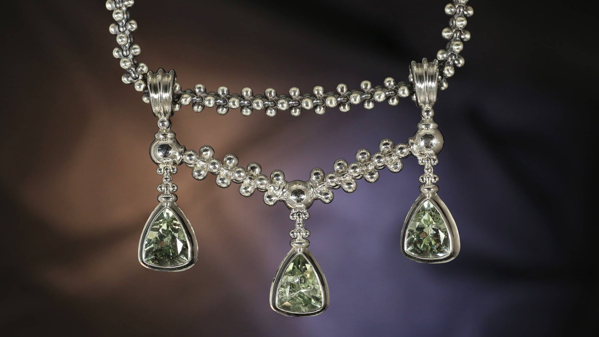 Колье с празиолитом зеленым кварцем