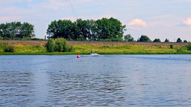 Первая раз покатался на вэйкборде! смотреть онлайн