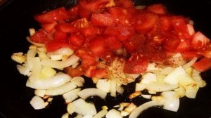 Чечевица с колбасой