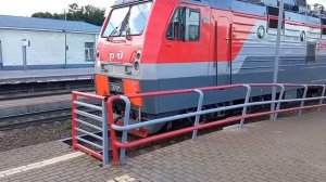 Прицепка электровоза ЭП1М-810 к поезду № 92 Москва-Северобайкальск на станции Владимир. 2022 год.