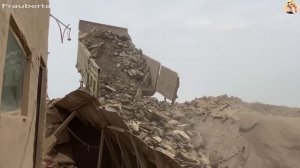 Строительство, дробление щебёнки