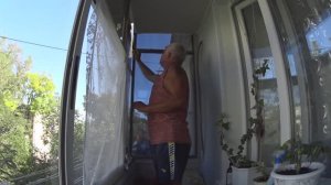 На балконе .