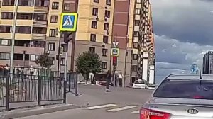 ДТП с самокатом в Тюмени, одна проскочила - второй не повезло...