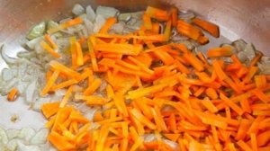 Чечевичный суп с копченостями