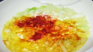 Чечевица желтая на сковороде