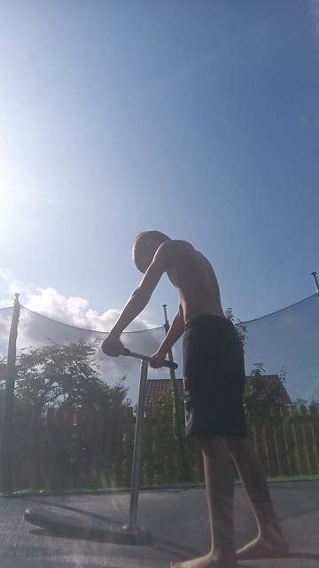 делаю трюки на Indo скуте смотреть онлайн